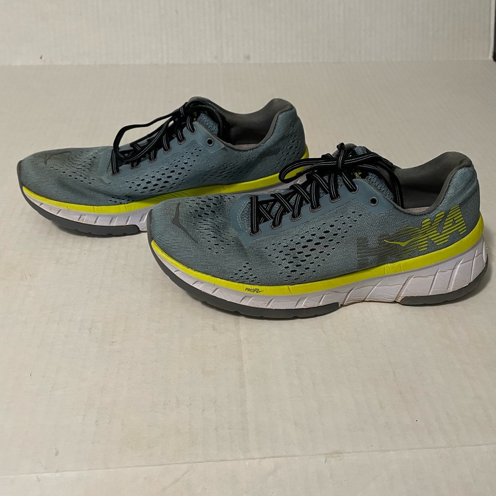 Hoka One One women’s Cavu running shoes